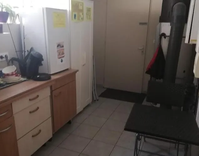 chambre avec salle de bain privatisée avec petit déjeuner compris